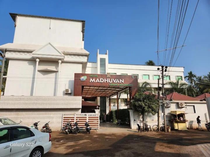 Hotel Madhuvan International Bijapur  Ngoại thất bức ảnh