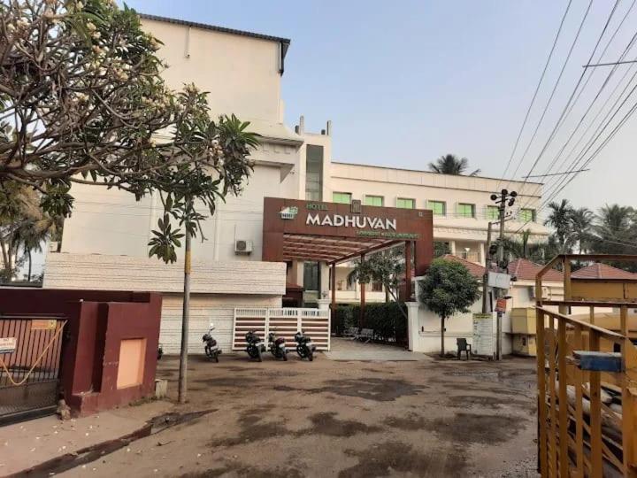 Hotel Madhuvan International Bijapur  Ngoại thất bức ảnh